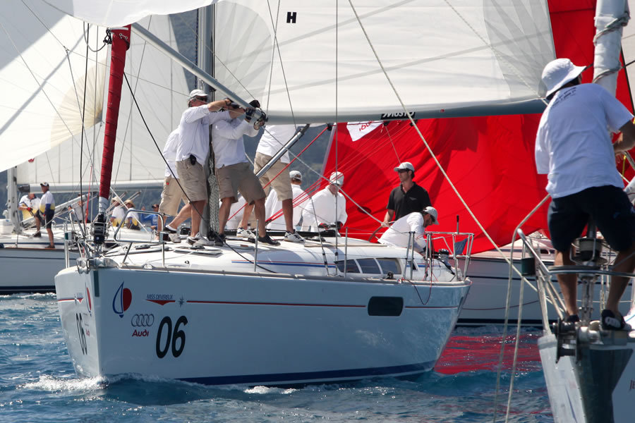 AHIR09_10 : Audi Hamilton Island 2009 : SAILING: Writing Illustration and Photography by Crosbie Lorimer