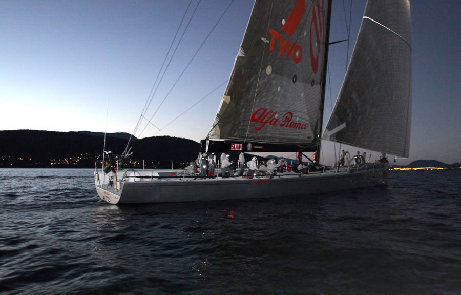 RSH09_10 : Rolex Sydney Hobart 2009 : SAILING: Writing Illustration and Photography by Crosbie Lorimer