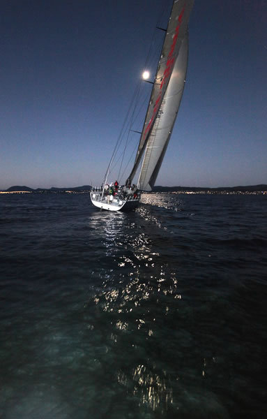 RSH09_11 : Rolex Sydney Hobart 2009 : SAILING: Writing Illustration and Photography by Crosbie Lorimer