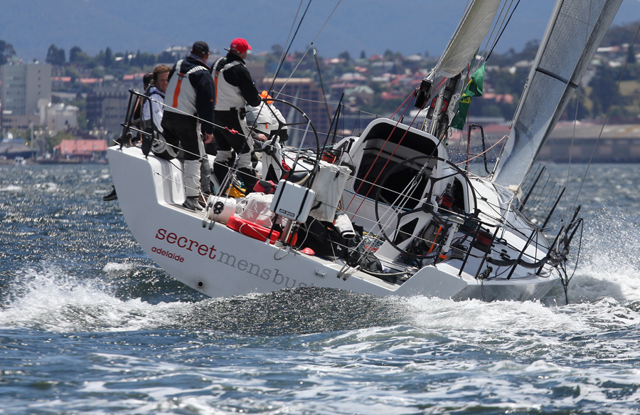  : Rolex Sydney Hobart 2010 : SAILING: Writing Illustration and Photography by Crosbie Lorimer