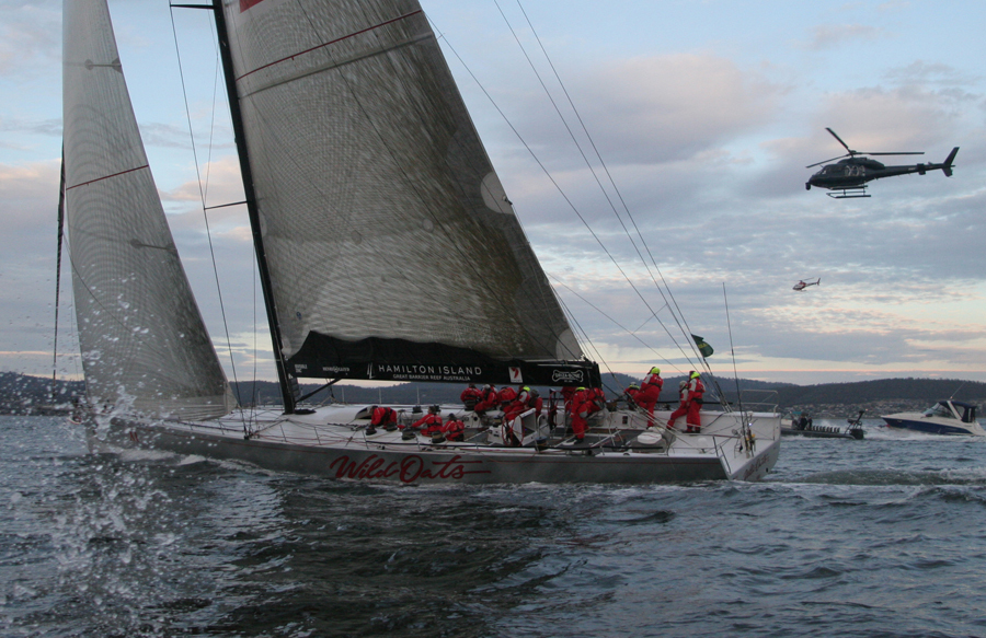  : Rolex Sydney Hobart 2010 : SAILING: Writing Illustration and Photography by Crosbie Lorimer