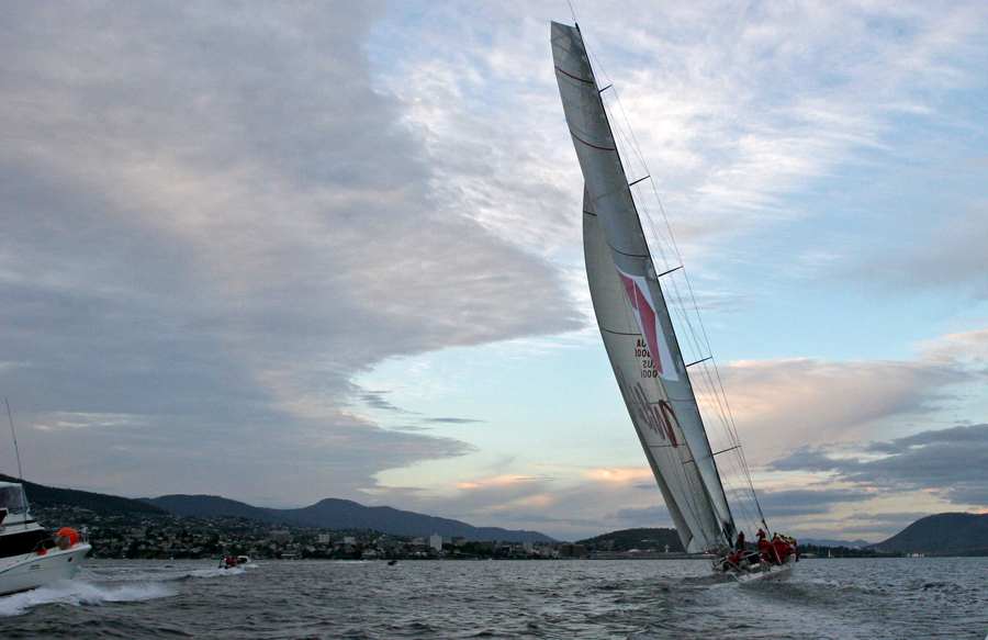  : Rolex Sydney Hobart 2010 : SAILING: Writing Illustration and Photography by Crosbie Lorimer