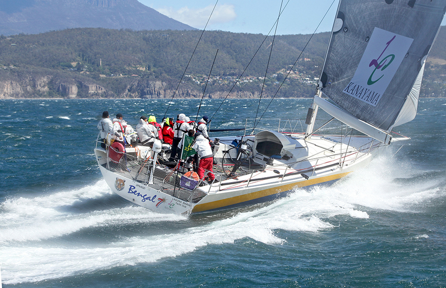 RSH12_04 : Rolex Sydney Hobart 2012 : SAILING: Writing Illustration and Photography by Crosbie Lorimer