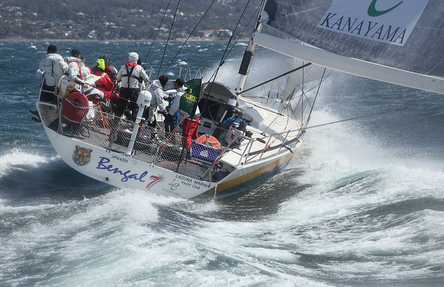 RSH12_05 : Rolex Sydney Hobart 2012 : SAILING: Writing Illustration and Photography by Crosbie Lorimer
