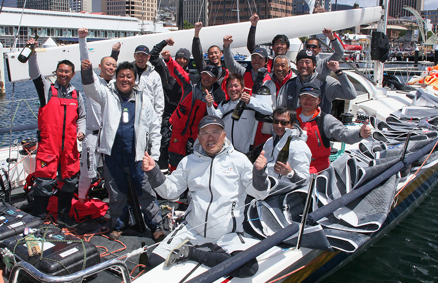 RSH12_22 : Rolex Sydney Hobart 2012 : SAILING: Writing Illustration and Photography by Crosbie Lorimer